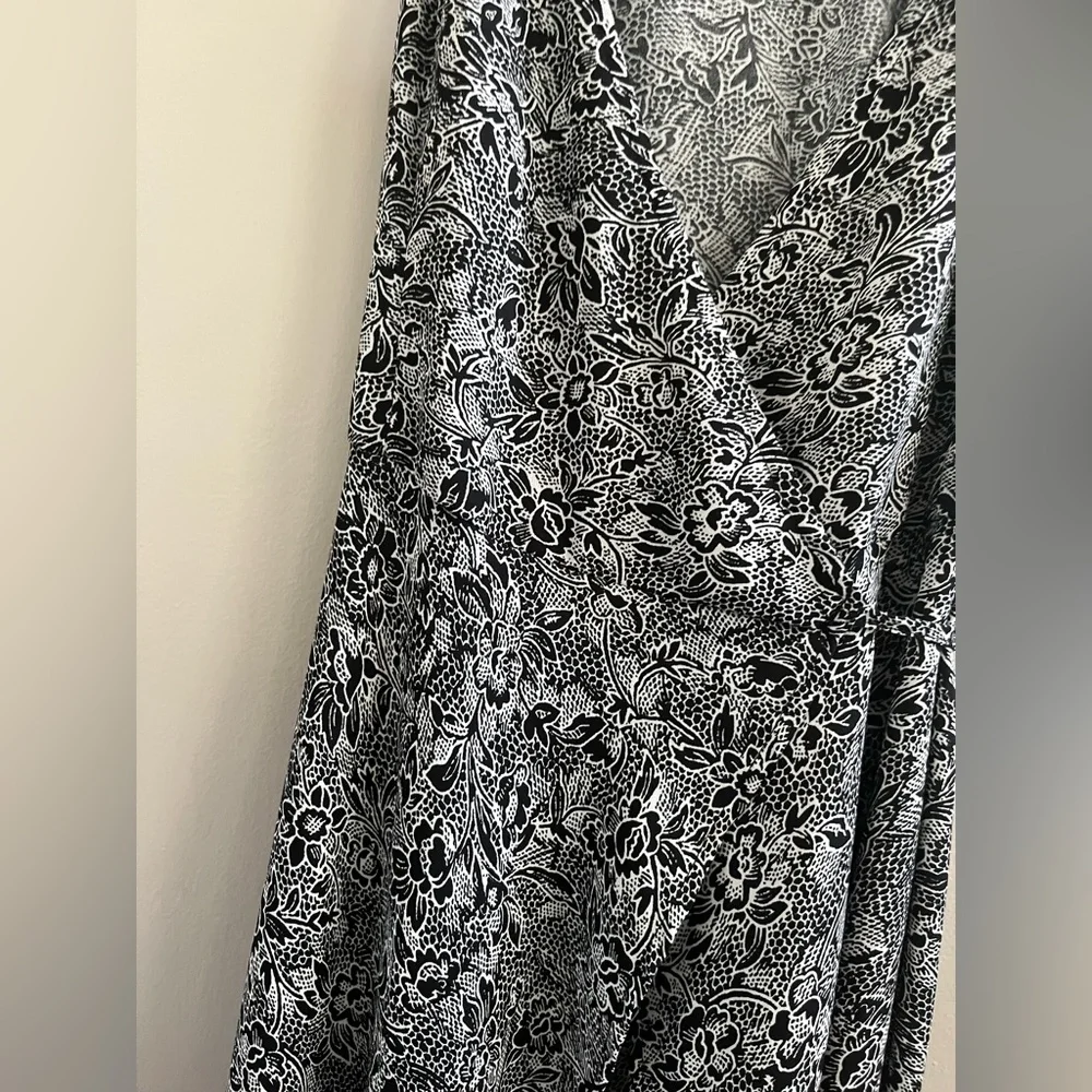 Abrercrombie & Fitch Wrap Dress- Black and Cream Pattern,‎ Maxi